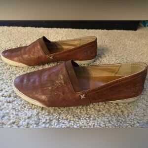 Frye flats in camel Color. Size 5.5. Amazing condition- worn 3-4 x only.